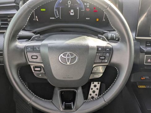 Used 2025 Toyota Camry SE image 13