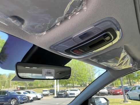 New 2025 Hyundai Elantra Limited image 28