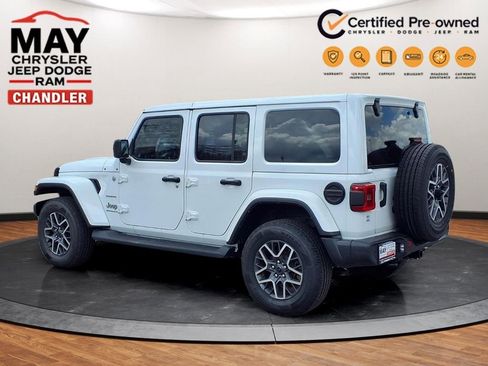 Used 2024 Jeep Wrangler Unlimited Sahara w/ Technology Group AWD/4WD image 3