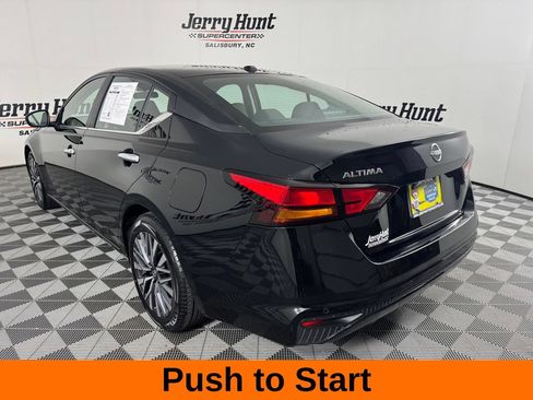 Used 2025 Nissan Altima 2.5 SV FWD image 10