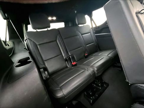 Used 2024 Chevrolet Suburban LT image 26
