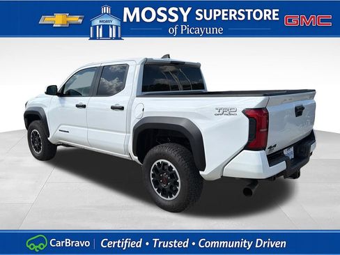 Used 2025 Toyota Tacoma TRD Off-Road AWD/4WD image 4