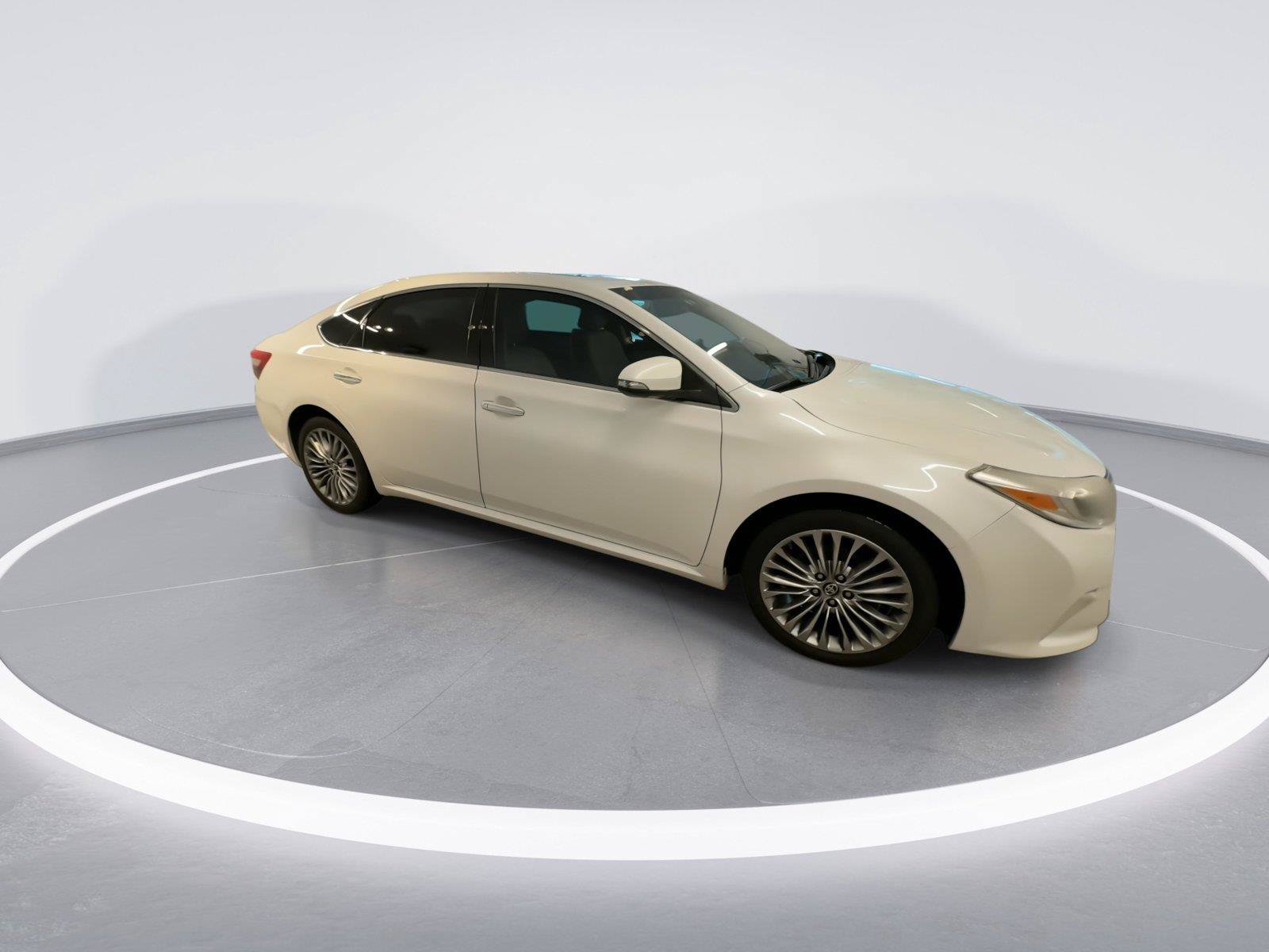 Used 2018 Toyota Avalon Limited FWD image 1