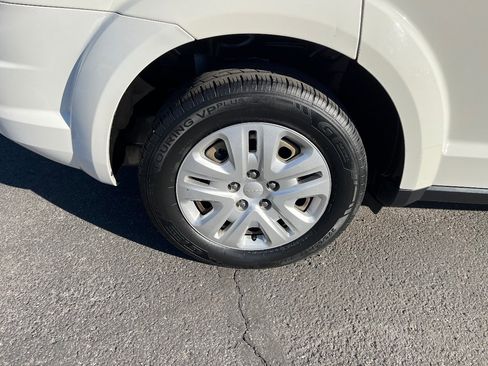 Used 2018 Dodge Journey SE image 43