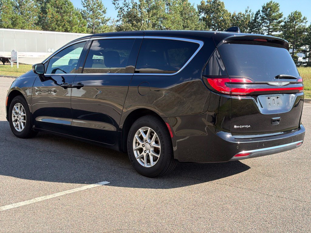 Used 2025 Chrysler Pacifica Select FWD image 5