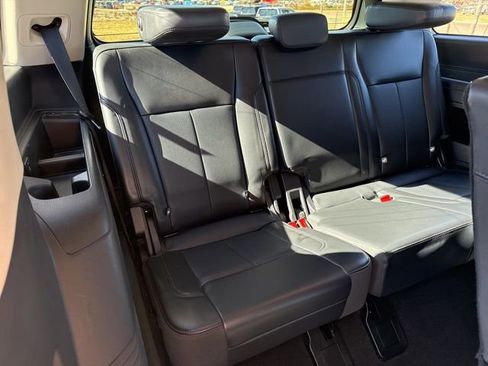 Used 2024 Ford Expedition XLT image 17