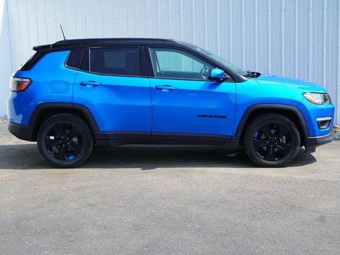Used 2019 Jeep Compass Latitude FWD image 2