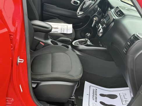 Used 2016 Kia Soul + FWD image 16