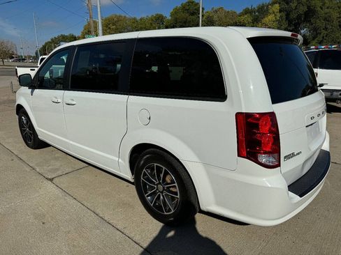 Used 2019 Dodge Grand Caravan SE FWD image 5