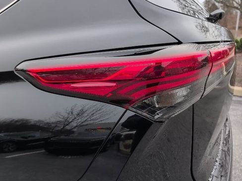 Used 2023 Toyota Highlander XLE image 10