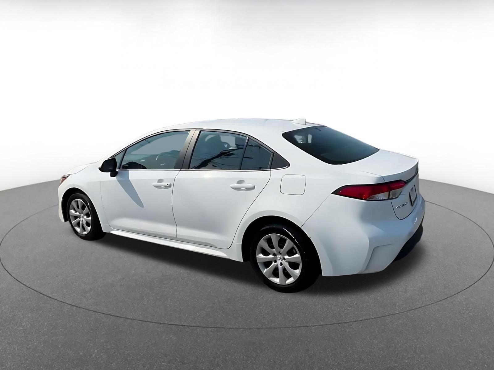 Used 2025 Toyota Corolla LE FWD image 10