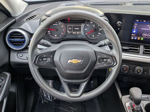 Used 2024 Chevrolet Trax LS w/ LS Convenience Package FWD image 13
