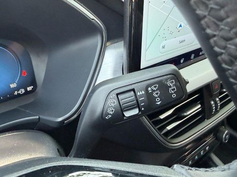 Used 2025 Ford Escape Platinum AWD/4WD image 28