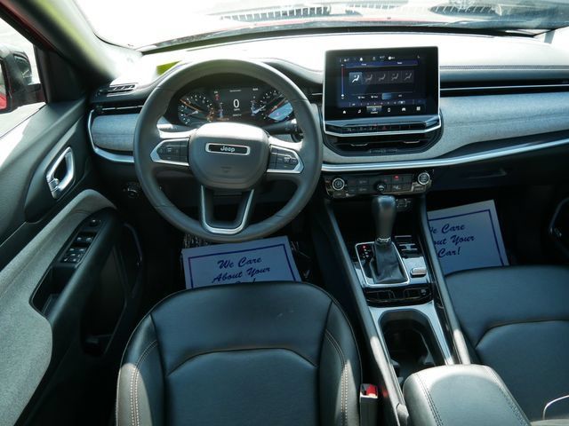Used 2023 Jeep Compass Latitude w/ Sun and Sound Group AWD/4WD image 9