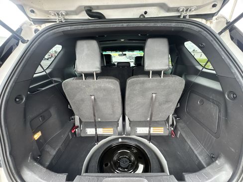 Used 2015 Ford Explorer XLT w/ Equipment Group 202A AWD/4WD image 25