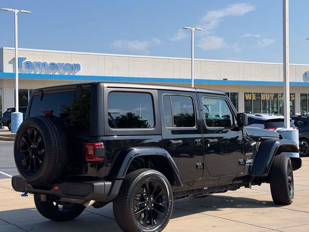 Used 2023 Jeep Wrangler Unlimited Sahara AWD/4WD image 27