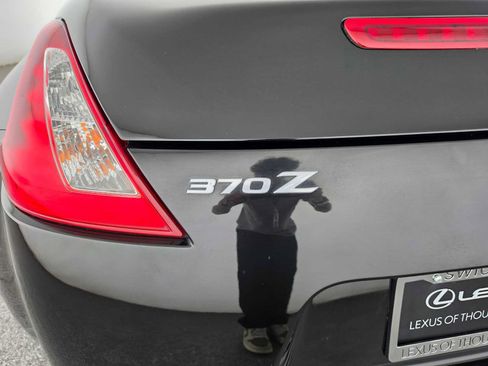 Used 2018 Nissan 370Z Touring RWD image 13