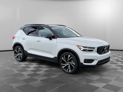Used 2022 Volvo XC40 T5 R-Design w/ Advanced Package image 7