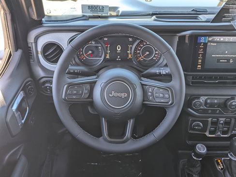 New 2025 Jeep Gladiator Sport image 21