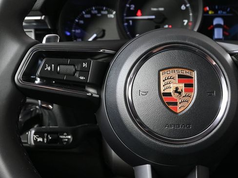 Used 2026 Porsche Macan AWD/4WD image 10