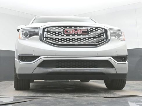 Used 2018 GMC Acadia Denali w/ Technology Package FWD image 28