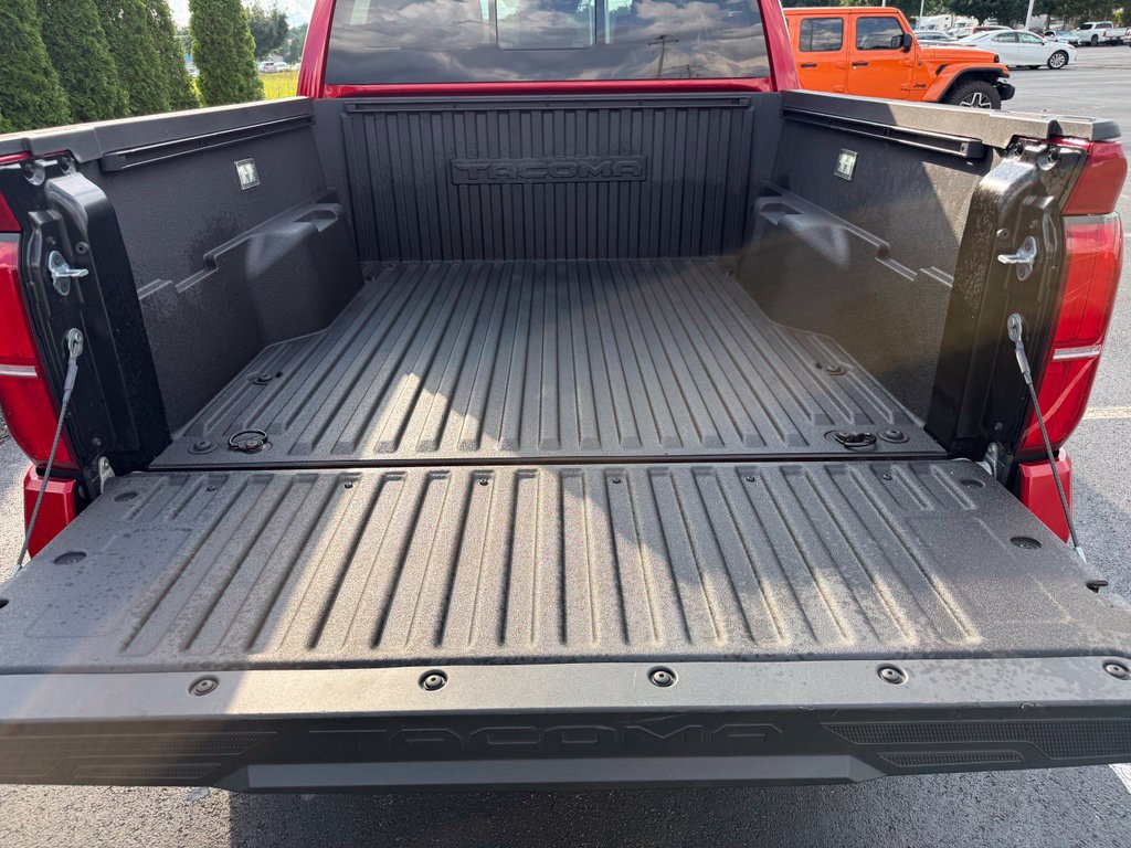 Certified 2025 Toyota Tacoma SR5 w/ SR5 Upgrade Package AWD/4WD image 38