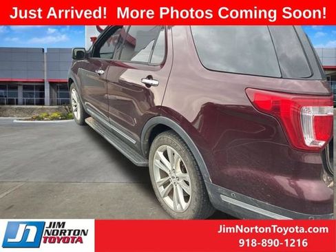 Used 2018 Ford Explorer Limited w/ Equipment Group 301A image 5