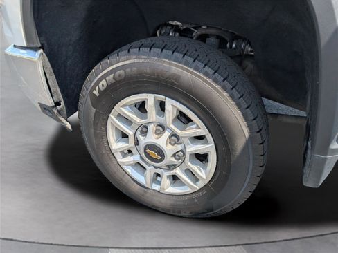 Used 2024 Chevrolet Silverado 2500 LT AWD/4WD image 33