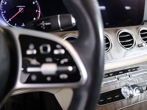 Used 2020 Mercedes-Benz E 350 4MATIC Sedan image 19