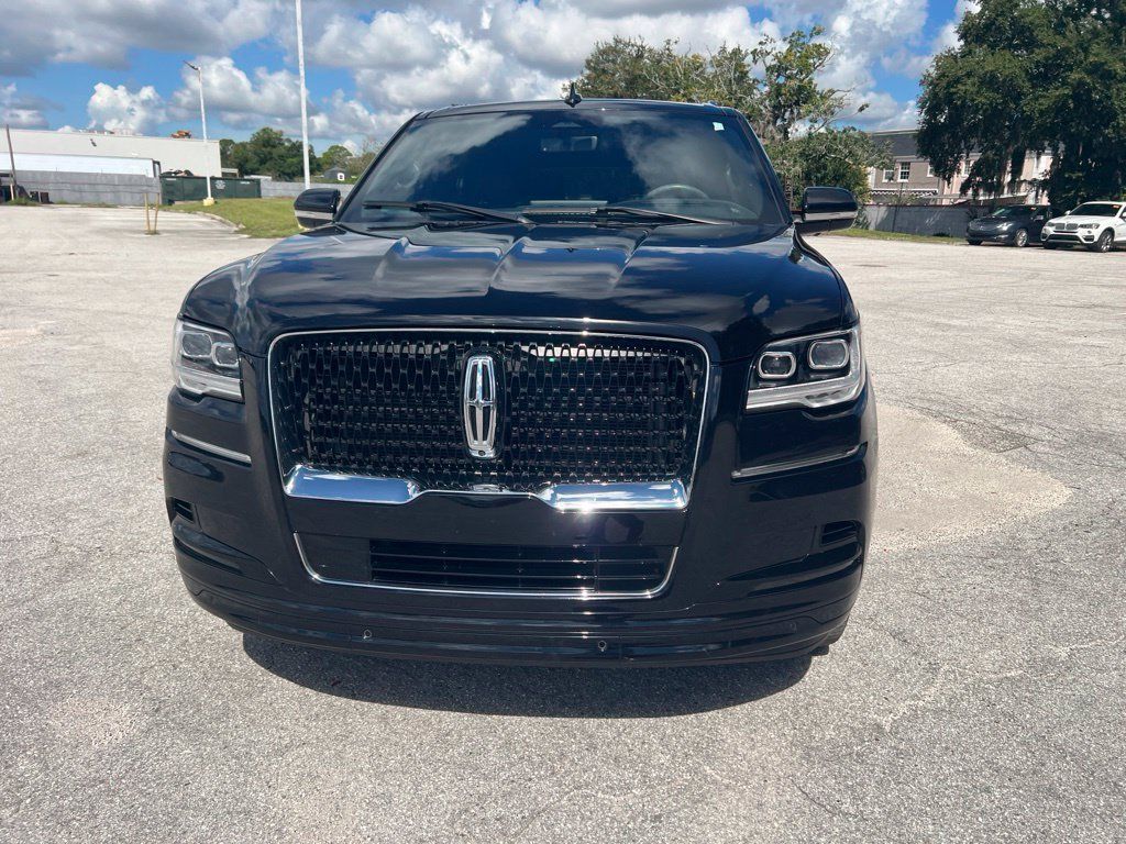 Used 2023 Lincoln Navigator Reserve w/ Monochromatic Package RWD image 10