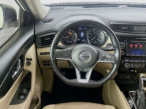 Used 2020 Nissan Rogue SV image 18