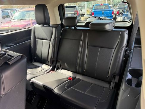 Used 2024 Ford Expedition Max XLT image 23