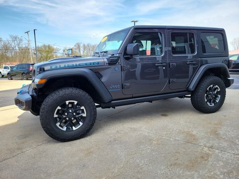 Used 2025 Jeep Wrangler Unlimited Rubicon 4xe w/ Safety Group AWD/4WD image 2