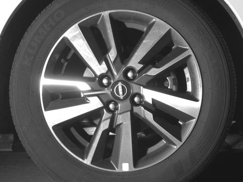 Used 2025 Nissan Versa SV FWD image 16
