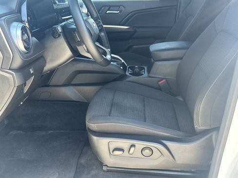 Used 2024 Chevrolet Colorado LT w/ LT Convenience Package II AWD/4WD image 9