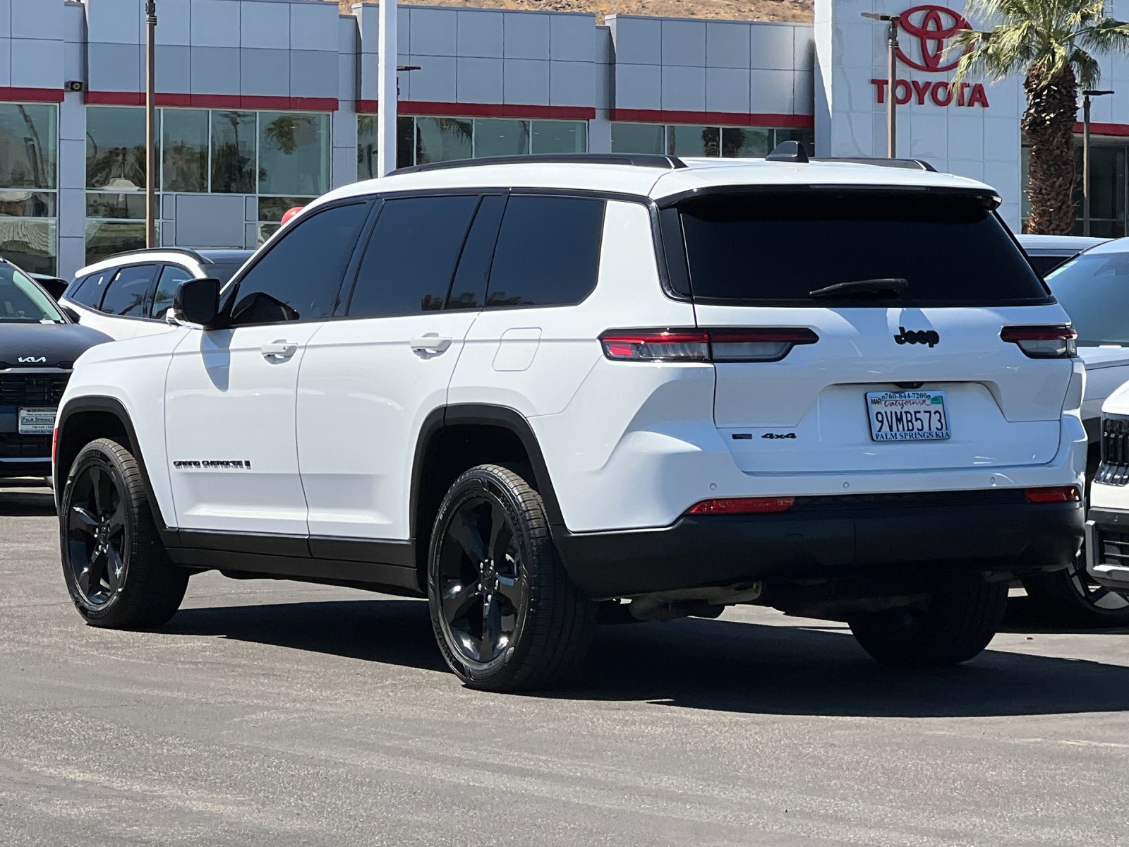 Used 2022 Jeep Grand Cherokee L Laredo AWD/4WD image 5