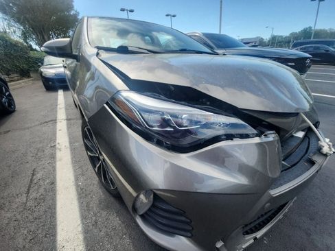 Used 2018 Toyota Corolla SE w/ SE Premium Package FWD image 8