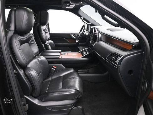 Used 2020 Lincoln Navigator Reserve w/ Luxury Package RWD image 26