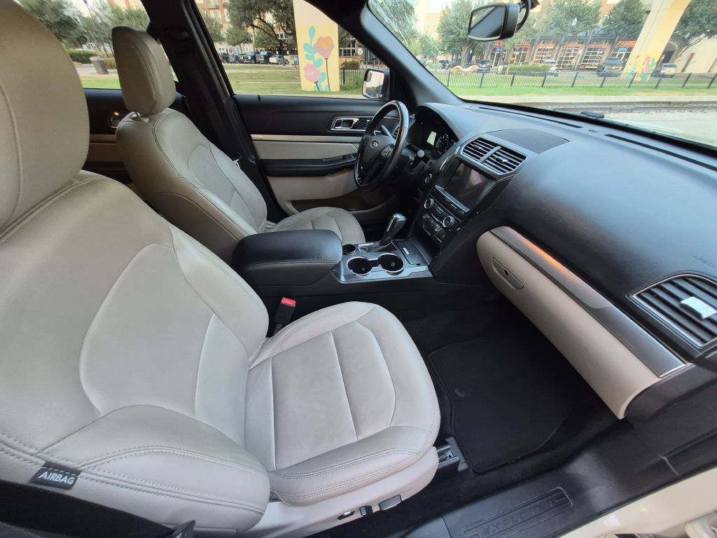 Used 2018 Ford Explorer XLT w/ Equipment Group 202A FWD image 21
