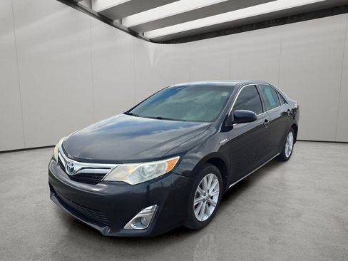 Used 2013 Toyota Camry XLE w/ Convenience Pkg image 1