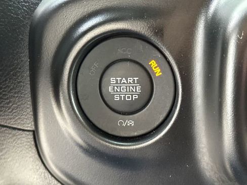 Used 2023 Jeep Gladiator Overland image 34