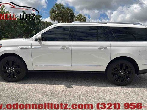 Used 2024 Lincoln Navigator L Reserve AWD/4WD image 3