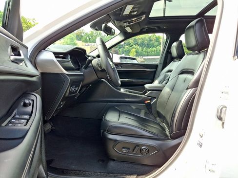 Certified 2024 Jeep Grand Cherokee L Limited AWD/4WD image 13