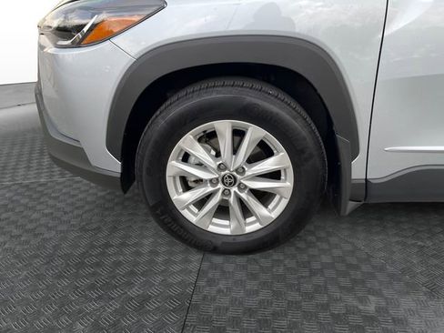 Used 2024 Toyota Corolla Cross LE w/ Moonroof Package image 14