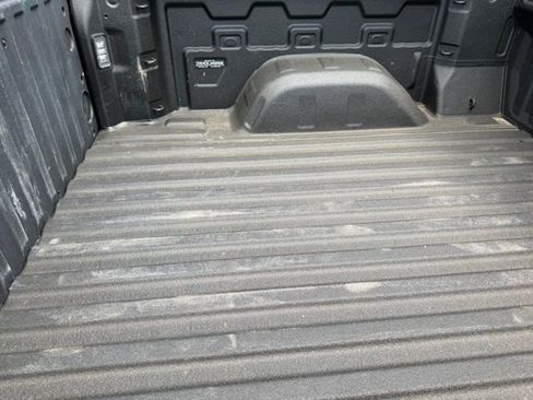 Used 2023 GMC Sierra 1500 SLT w/ SLT Premium Package AWD/4WD image 9