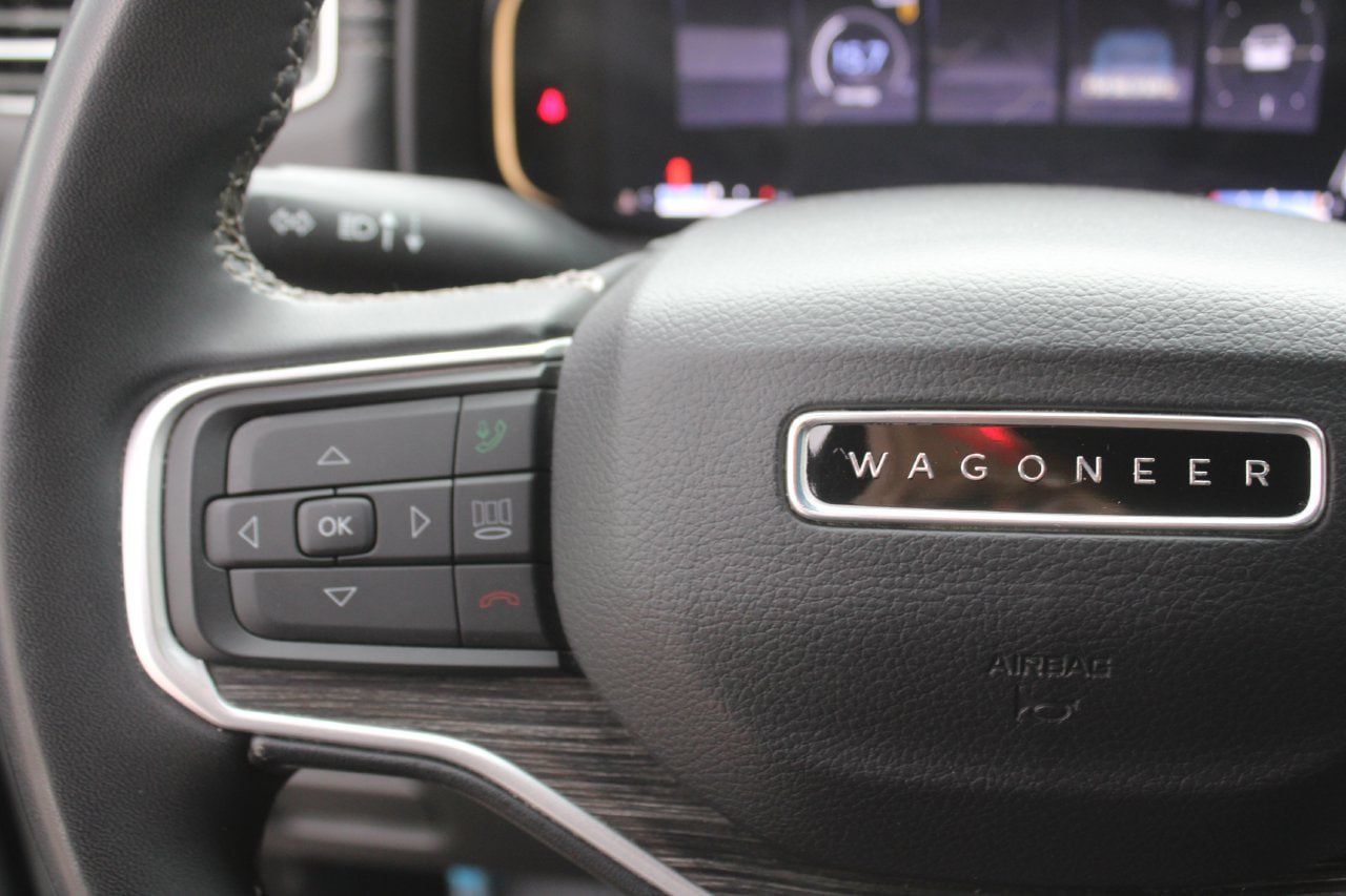 Used 2023 Jeep Wagoneer L Series II AWD/4WD image 20