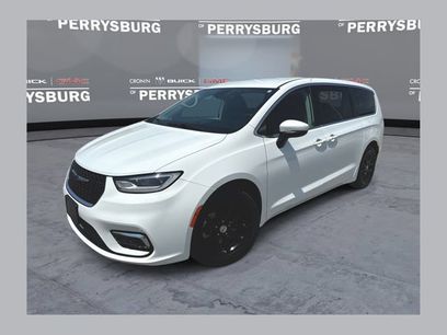 Used 2023 Chrysler Pacifica Touring-L