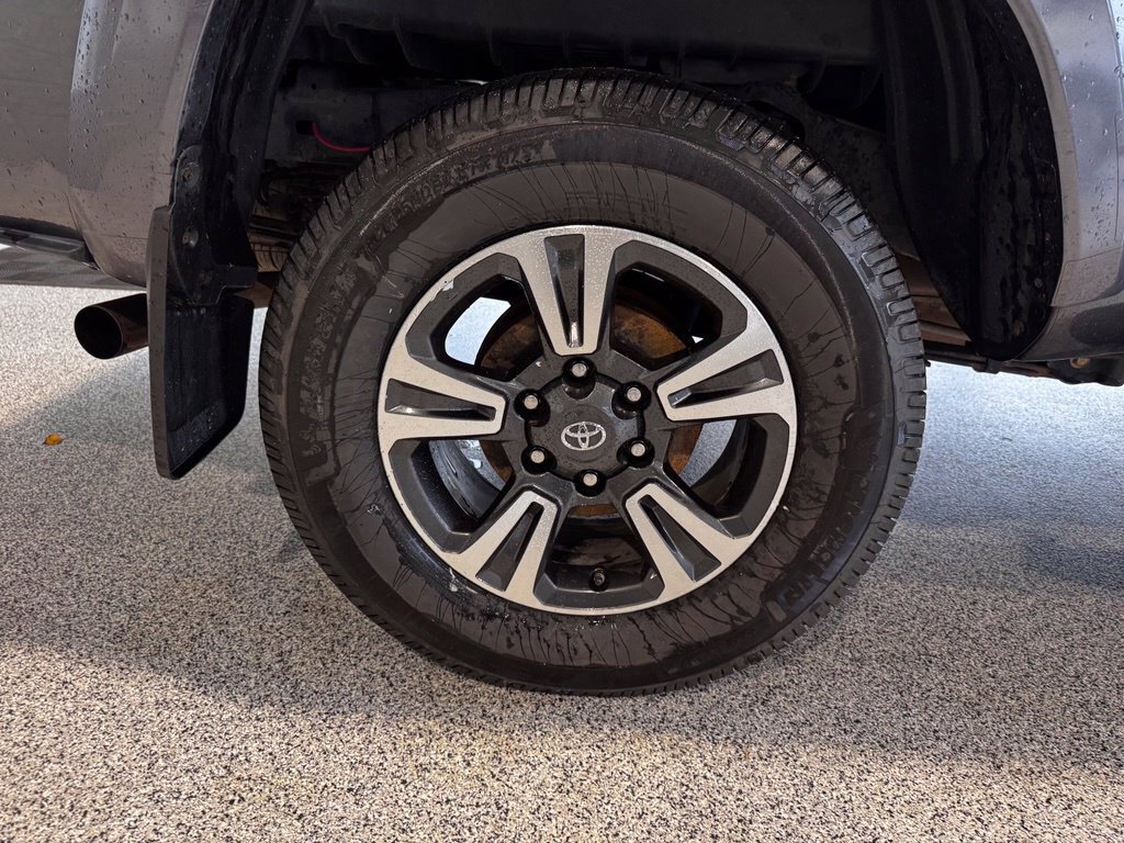 Used 2019 Toyota Tacoma TRD Sport w/ Technology Package AWD/4WD image 10