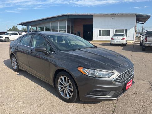 Used 2017 Ford Fusion SE w/ Fusion SE Technology Package image 7