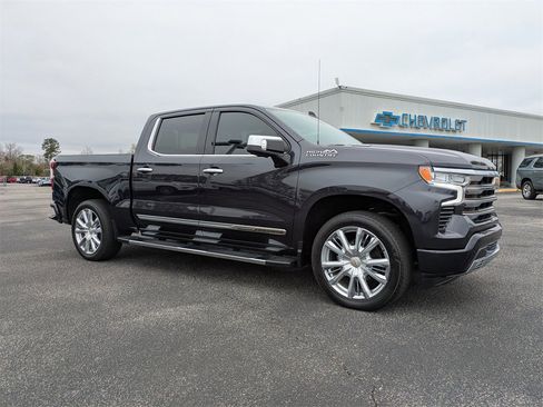 Used 2022 Chevrolet Silverado 1500 High Country w/ Technology Package image 2